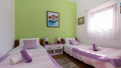 En eller flere senge i et værelse på Villa Marija Desne by Villas Guide