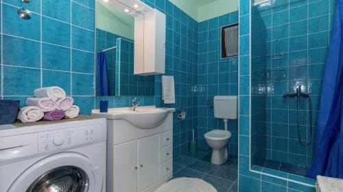 Et badeværelse på Villa Marija Desne by Villas Guide