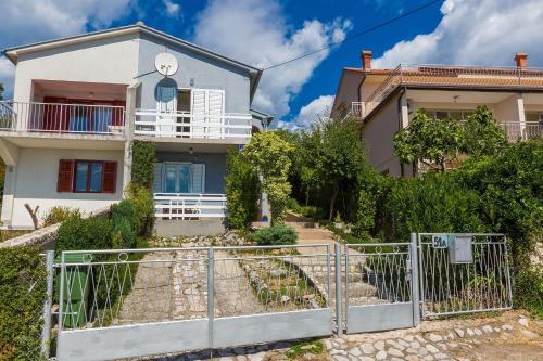Liebevolles Apartment mit Meerblick, Parkplatz, Garten, Grill - Haustiere erlaubt