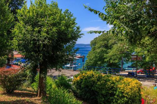 Faszinierendes Apartment nur 50 Meter zum Strand mit Meerblick, Waschmaschine, Klima, WiFi