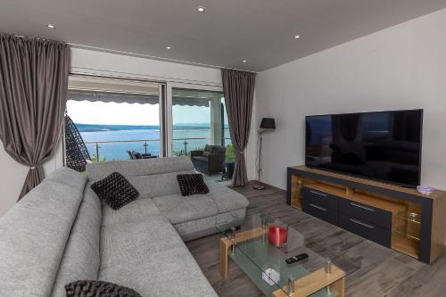 Luxusapartment mit traumhaften Meerblick und eigenem Weinkeller