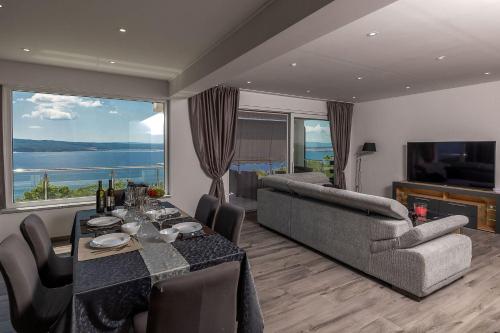 Luxusapartment mit traumhaften Meerblick und eigenem Weinkeller