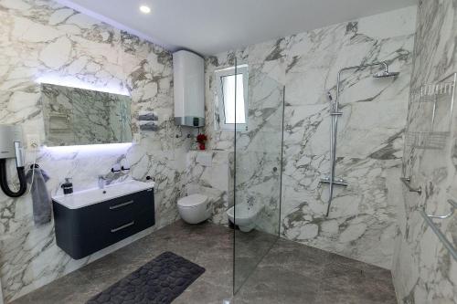 Luxusapartment mit traumhaften Meerblick und eigenem Weinkeller
