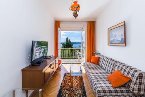 Rustikales Apartment nur 100 Meter zum Strand mit Meerblick, Balkon, Terrasse, Klima