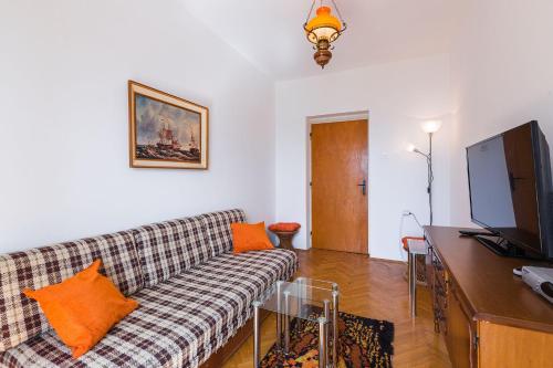 Rustikales Apartment nur 100 Meter zum Strand mit Meerblick, Balkon, Terrasse, Klima