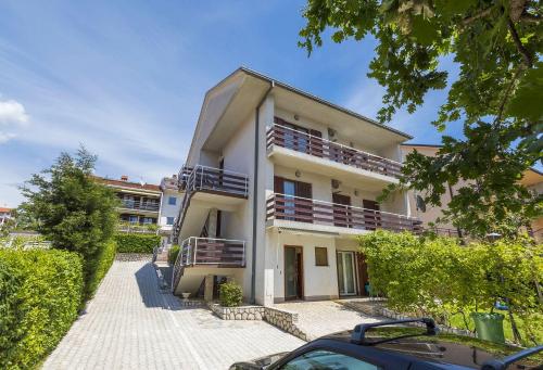 Cozy Apartment mit Meerblick, Privatparkplatz, Garten, Klima, WiFi