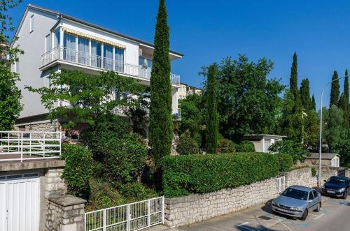 Rustikales Apartment nur 100 Meter zum Strand mit Meerblick, Balkon, Terrasse, Klima