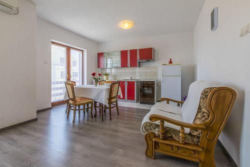 Cozy Apartment mit Meerblick, Privatparkplatz, Garten, Klima, WiFi