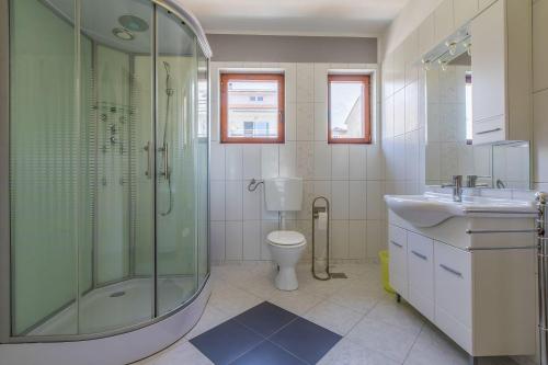 Cozy Apartment mit Meerblick, Privatparkplatz, Garten, Klima, WiFi