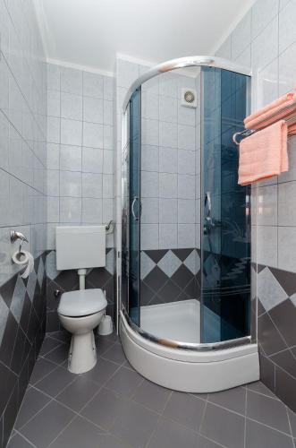 Helles Apartment nur 430 Meter zum Strand mit Meerblick, Garage, Waschmaschine