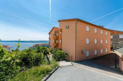 Helles Apartment nur 430 Meter zum Strand mit Meerblick, Garage, Waschmaschine