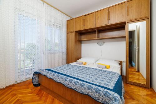Großes Apartment nur 400 Meter zum Strand mit Meerblick, Grillplatz, WiFi, Klima
