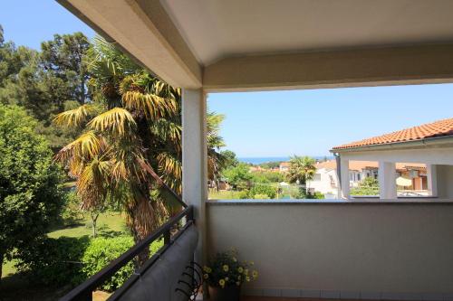 Lichtdurchflutetes Apartment nur 400 Meter zum Strand mit Meerblick, WiFi, Klimaanlage