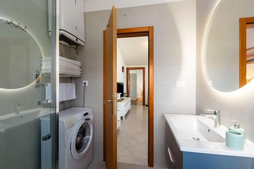 Helles Apartment nur 350 Meter zum Strand mit Meerblick und schöner Terrasse