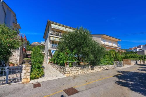 Komfortables Apartment nur 400 Meter zum Strand mit Meerblick, Grillbereich, Klima