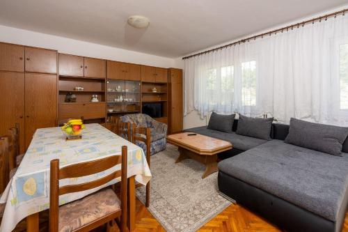 Komfortables Apartment nur 400 Meter zum Strand mit Meerblick, Grillbereich, Klima