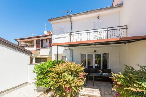 Malerisches, hundefreundliches Ferienhaus nur 400 Meter zum Strand mit BBQ, Babybett