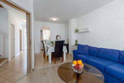 Malerisches, hundefreundliches Ferienhaus nur 400 Meter zum Strand mit BBQ, Babybett