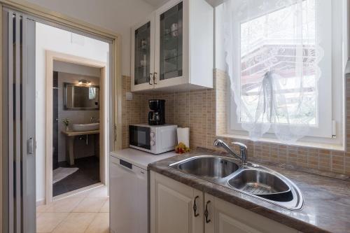 Malerisches, hundefreundliches Ferienhaus nur 400 Meter zum Strand mit BBQ, Babybett