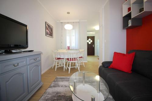 Idyllisches Apartment nur 700 Meter zum Strand mit Balkon, Garten, WiFi