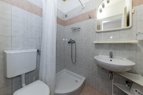 Malerisches Apartment nur 150 Meter zum Strand mit Privatparkplatz, Grill, Klima