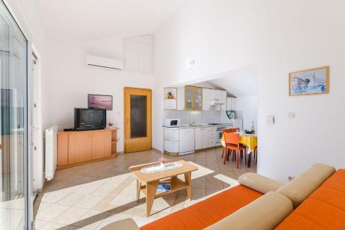 Traumhaftes Apartment mit beeindruckendem Meerblick und mediterranem Garten