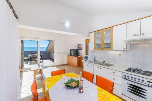 Traumhaftes Apartment mit beeindruckendem Meerblick und mediterranem Garten