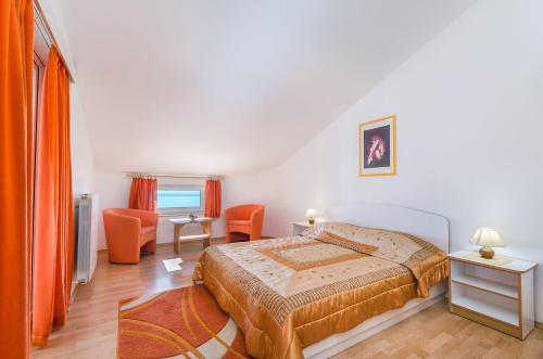 Traumhaftes Apartment mit beeindruckendem Meerblick und mediterranem Garten