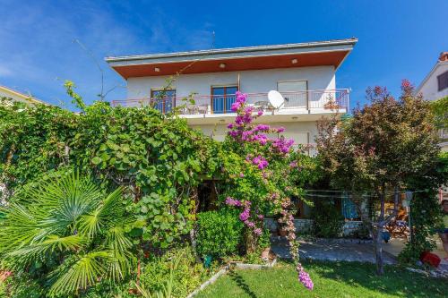 Besonderes Apartment nur 200 Meter zum Sandstrand mit Parkplatz, Liegen, Meerblick