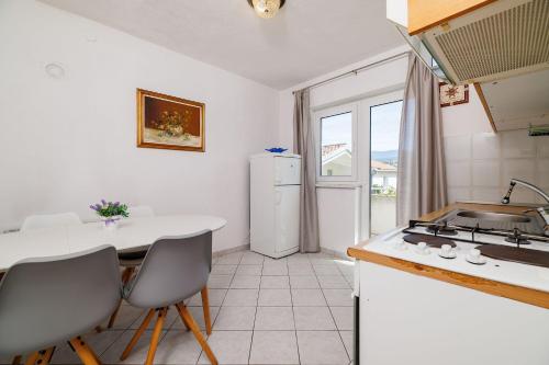 Beschauliches Apartment nur 300 Meter zum Strand mit Garten und Grill