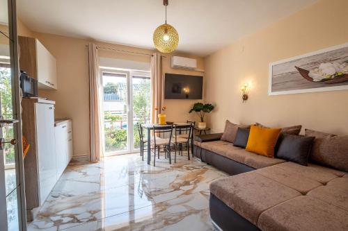 Lichtdurchflutetes und zentrumsnahes Apartment mit Privatparkplatz