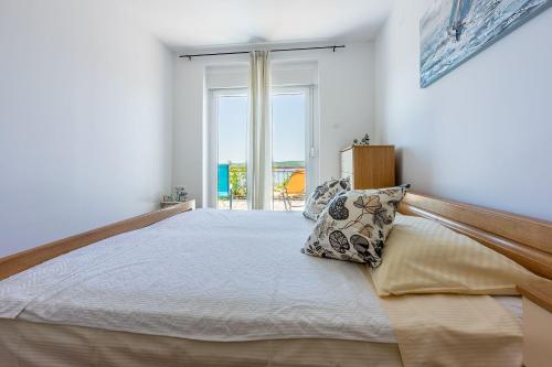 Einzigartiges Apartment nur 200 Meter zum Sandstrand mit Meerblick, Parkplatz, Liegen, Klima