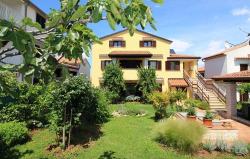 Charmantes Apartment nur 700 Meter zum Strand mit Garten, Waschmaschine, WiFi