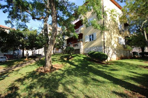 Charmantes Apartment direkt an der Promenade von Porec mit Meerblick