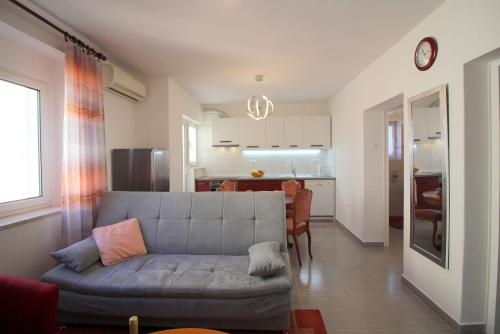 Charmantes Apartment direkt an der Promenade von Porec mit Meerblick