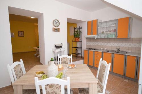 Romantisches Apartment nur 500 Meter zum Sandstrand mit Klima, WiFi, Waschmaschine
