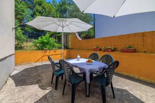 Komfortables Apartment nur 300 Meter zum Strand mit Liegestuhl, BBQ, Parkplatz