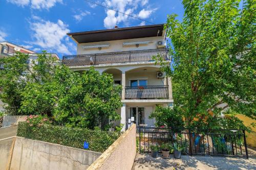 Komfortables Apartment nur 300 Meter zum Strand mit Liegestuhl, BBQ, Parkplatz