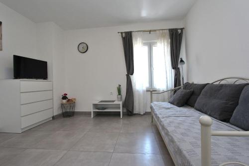 Modernes Apartment mit charmanter Terrasse, Privatparkplatz, Klima, WiFi