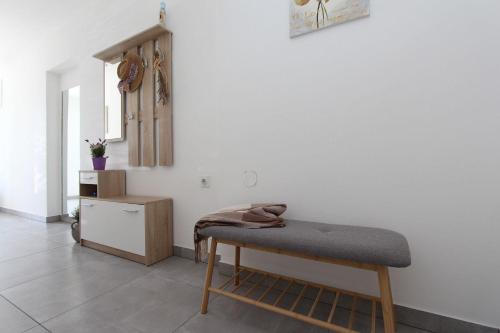 Modernes Apartment mit charmanter Terrasse, Privatparkplatz, Klima, WiFi
