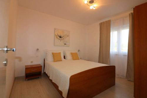 Cozy Apartment mit Pool, BBQ-Bereich, Kinderspielplatz, Babybett, Parkplatz, Klima