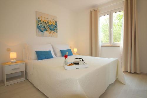 Besonderes Apartment mit Pool, Babybett, Garten, Grill, Kinderspielplatz, Parkplatz
