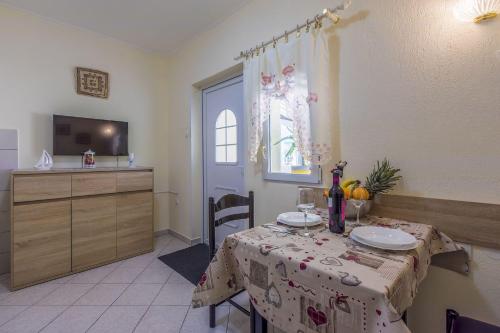 Besonderes Apartment nur 200 Meter zum Sandstrand mit Meerblick, Parkplatz, Klima