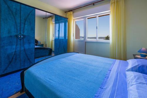 Besonderes Apartment nur 200 Meter zum Sandstrand mit Meerblick, Parkplatz, Klima
