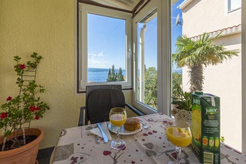 Besonderes Apartment nur 200 Meter zum Sandstrand mit Meerblick, Parkplatz, Klima