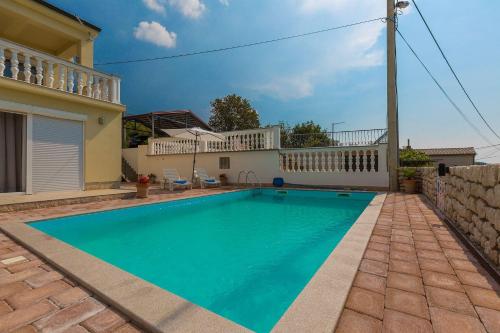 Traumhaftes Ferienhaus mit Privatpool, Tischtennis, Meerblick, 5 Parkplätzen, Spielbereich für Kinder