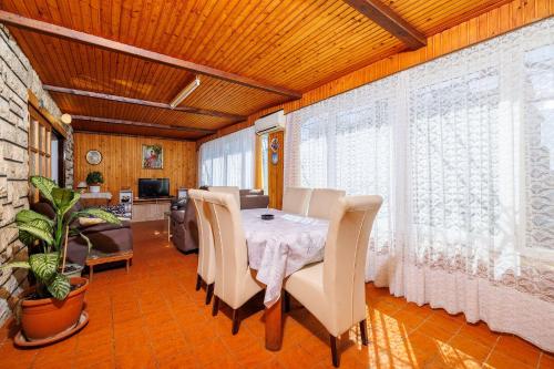 Idyllisches Apartment nur 200 Meter zum Strand mit Privatparkplatz, Klima, Waschmaschine