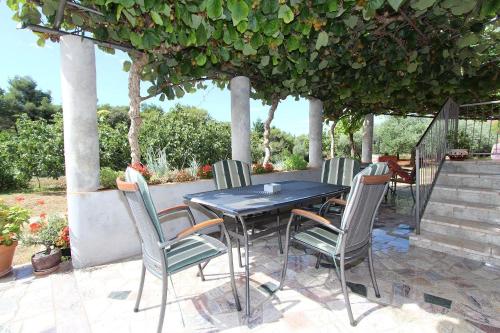 Mediterranes Apartment in Rovinj nur 500 Meter zum Strand mit privater Terrasse, BBQ