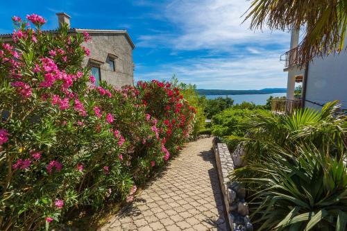 Hundefreundliches Apartment nur 500 Meter zum Strand mit mediterraner Terrasse