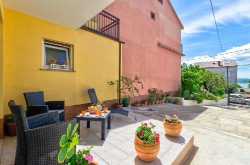 Mediterranes Apartment nur 300 Meter zum Strand mit Privatparkplatz, Grill, Klima